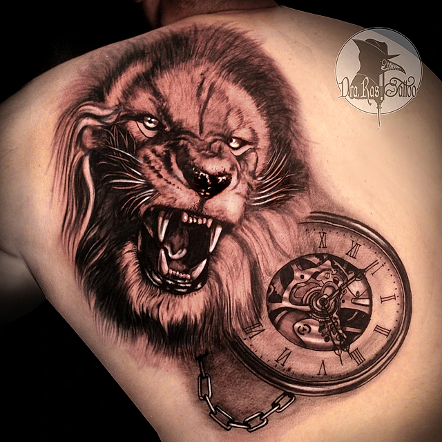  Tatuaje de leon con reloj